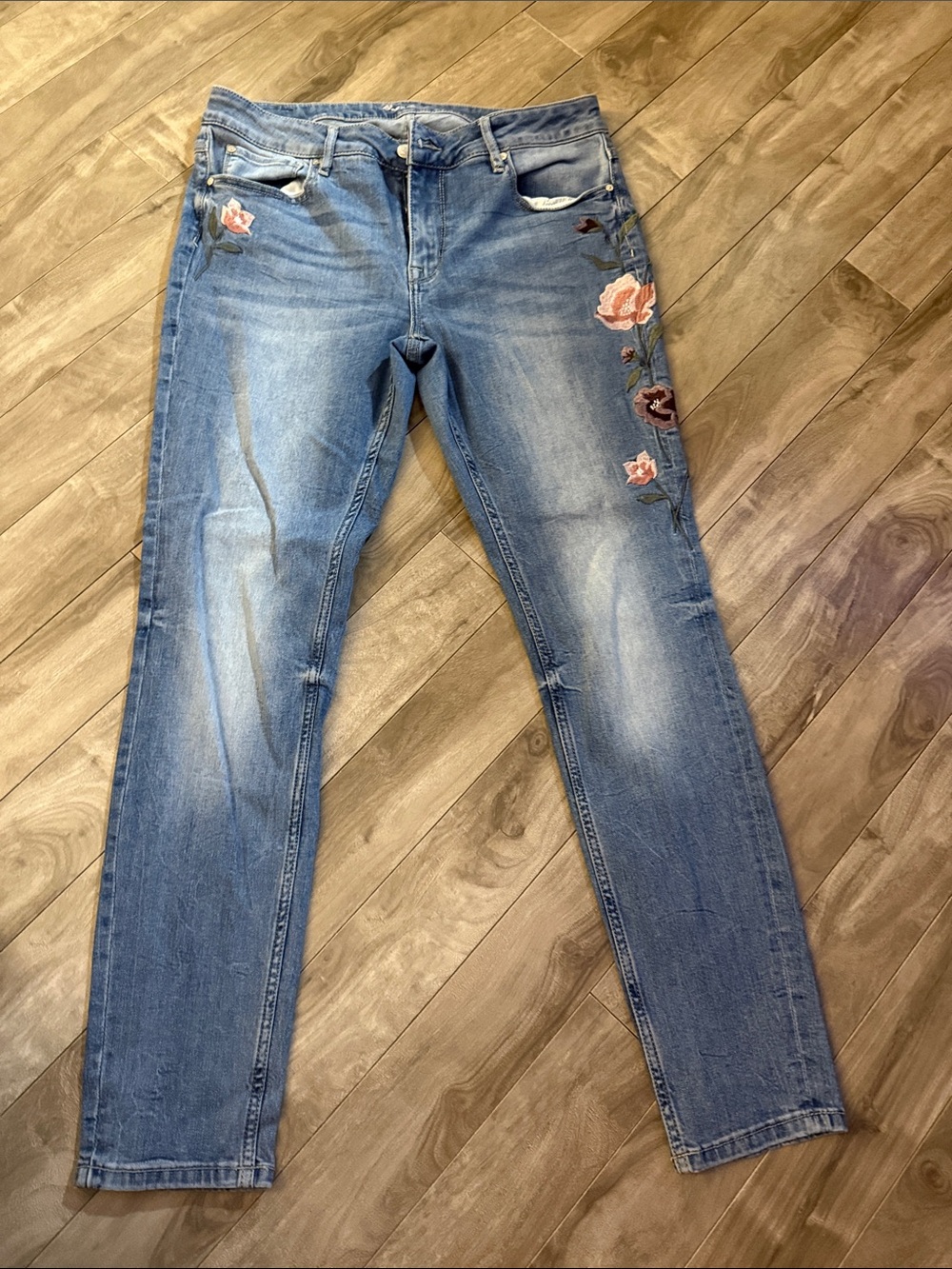 Women's Light Blue Skinny Jeans with Floral Embroidery